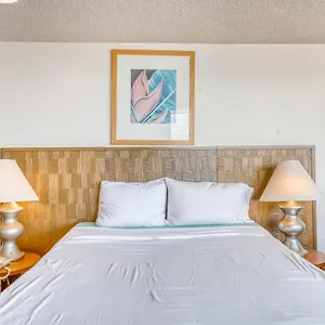 Hotel Marina Tower 3201 - 30-night Minimum, Honolulu